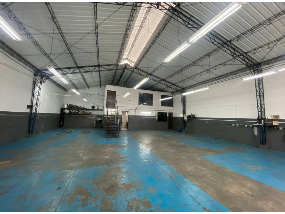 Vende Bodega area total 480 Mts- San Diego-Centro-Medellin