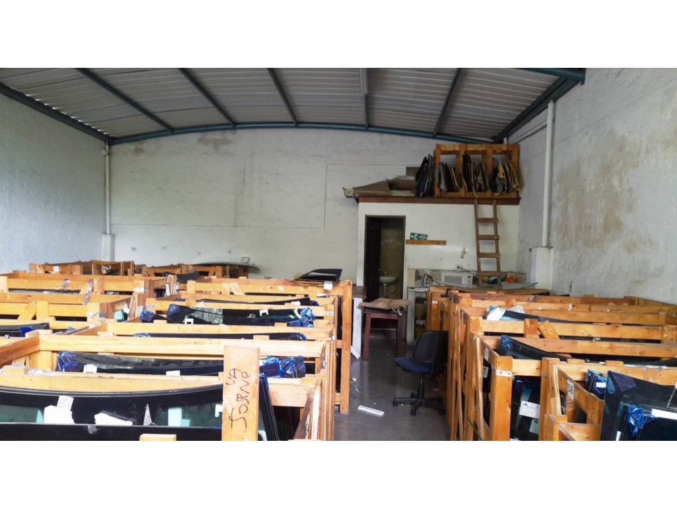Bodega de tres niveles en Trinidad-Guayabal