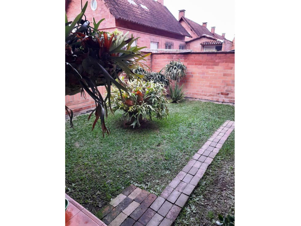 Vende Casa con patio en unidad cerrada Rionegro — foto 4