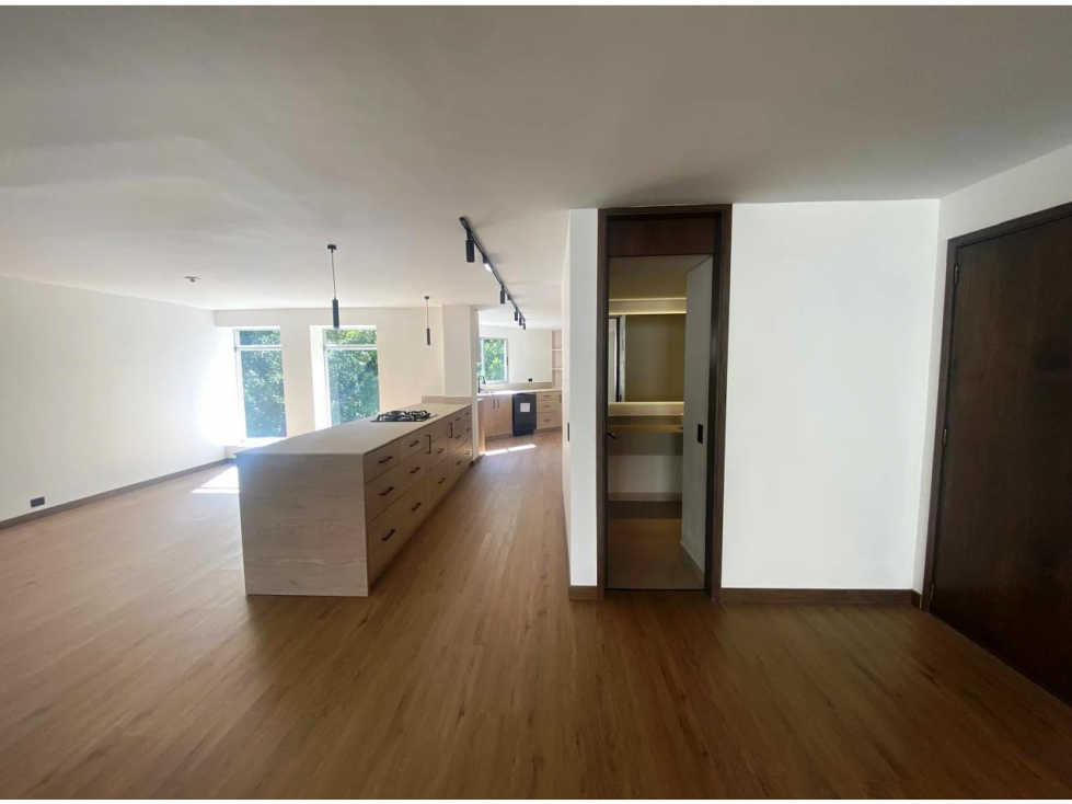 Vende Amplio Apartamento remodelado- Milla de oro Poblado — foto 2