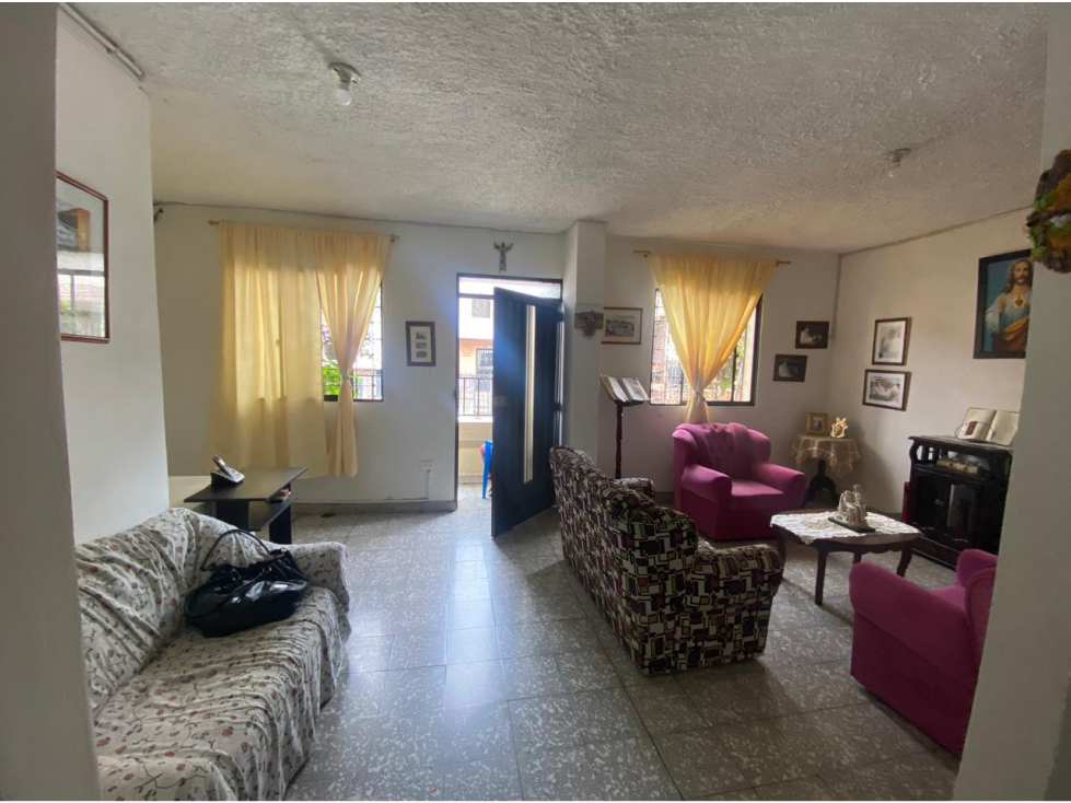 Vende Apartamento muy amplio con 5 habitaciones-Campo Valdez