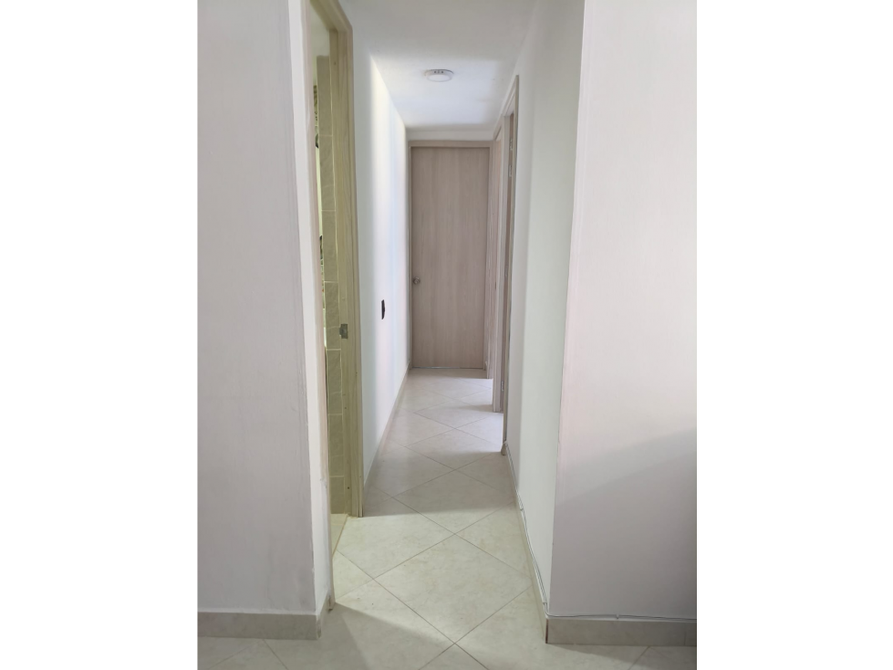 Vende Apartamento primer ´piso unidad cerrada loma de los bernal — foto 4