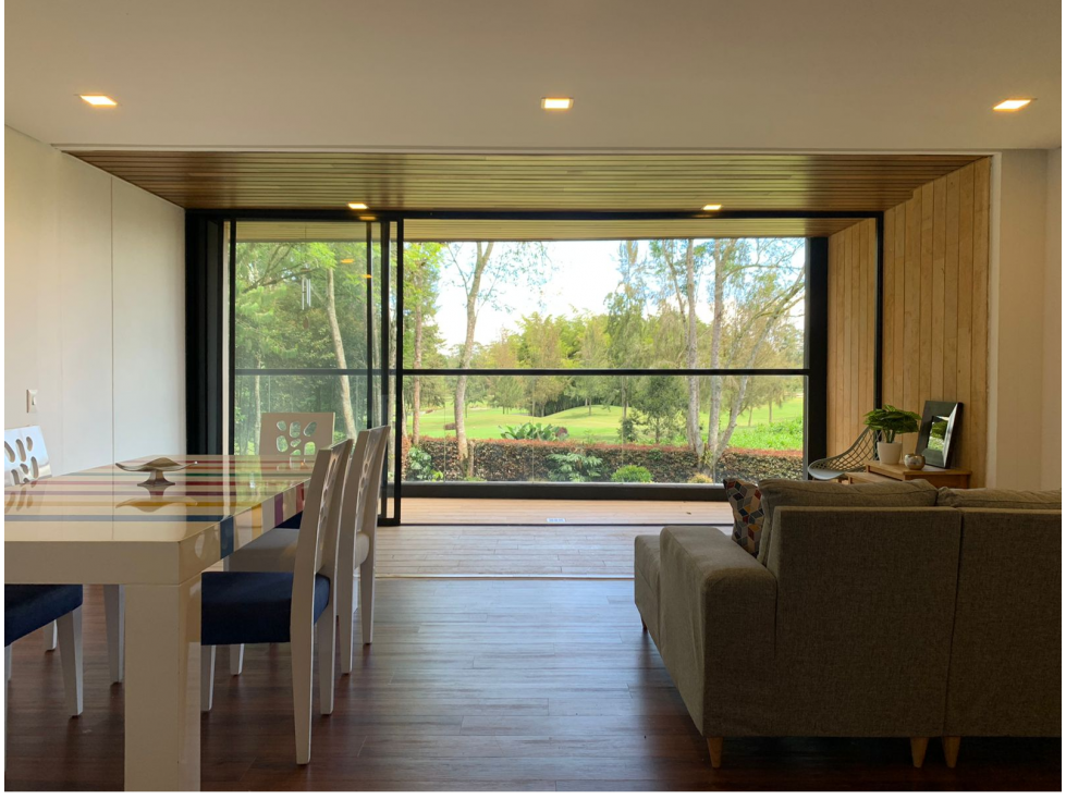 Vende-Apartamento amplio- vista campo de golf-Llanogrande