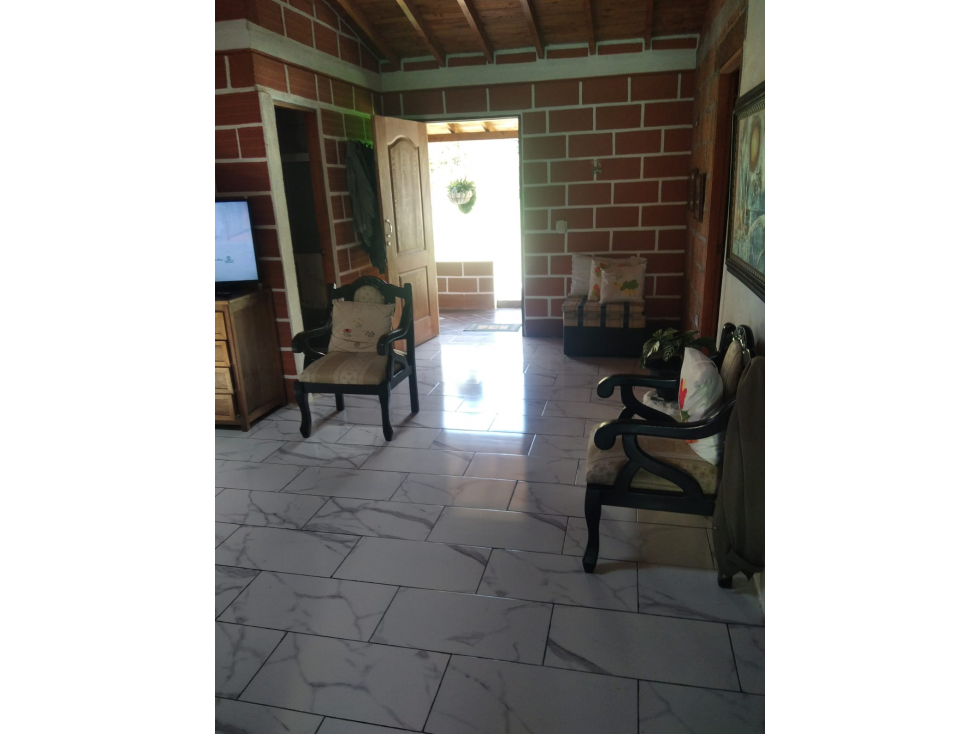 Vende Casa campestre con 3 viviendas- matricula 100%-Guarne — foto 3