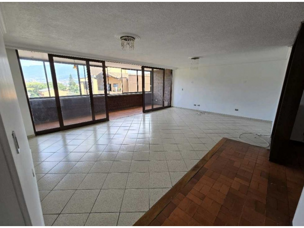 Venta Apartamento Para remodelar Colores- medellin