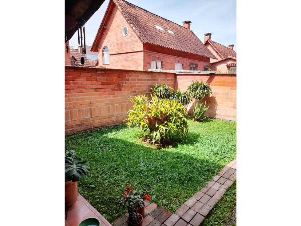 Vende Casa con patio en unidad cerrada Rionegro