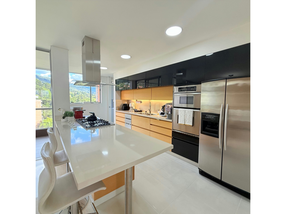 Vende Amplio Apartamento vista panoramica El Tesoro — foto 2