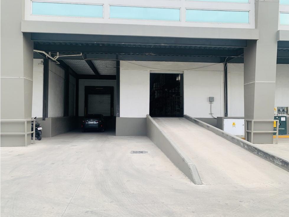 RENTA DE BODEGA EN TLALNEPANTLA 1,256 m2 - 1
