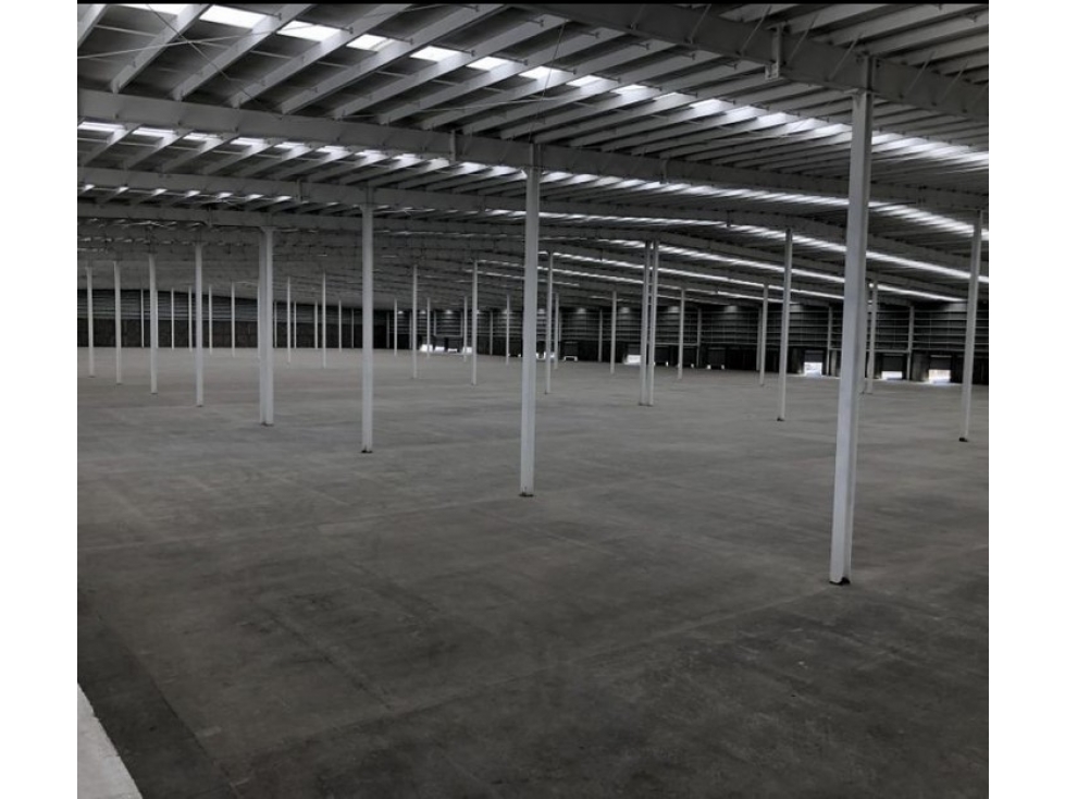 RENTA NAVE EN TULTEPEC 4,516m2 - 3