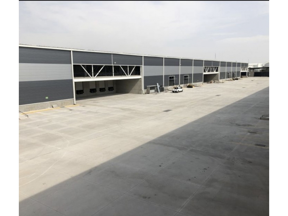 RENTA NAVE EN TULTEPEC 4,823 m2 - 4