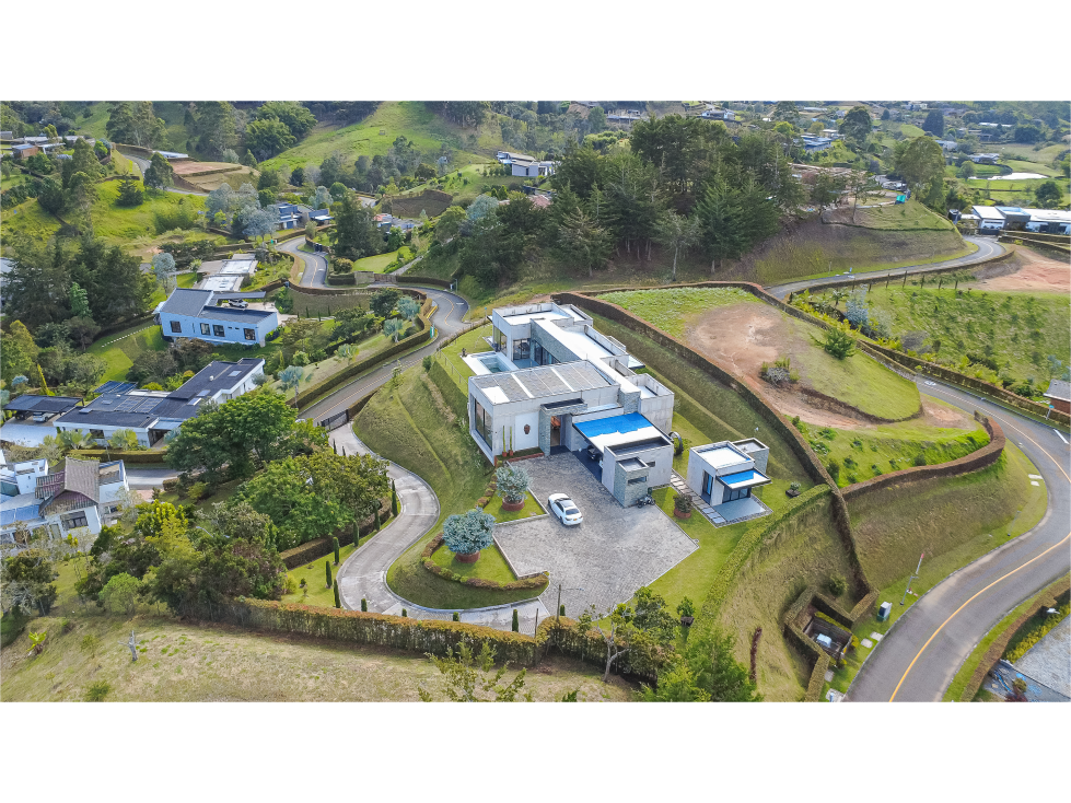 Exclusiva casa en venta Carmen de Viboral - vía la ceja