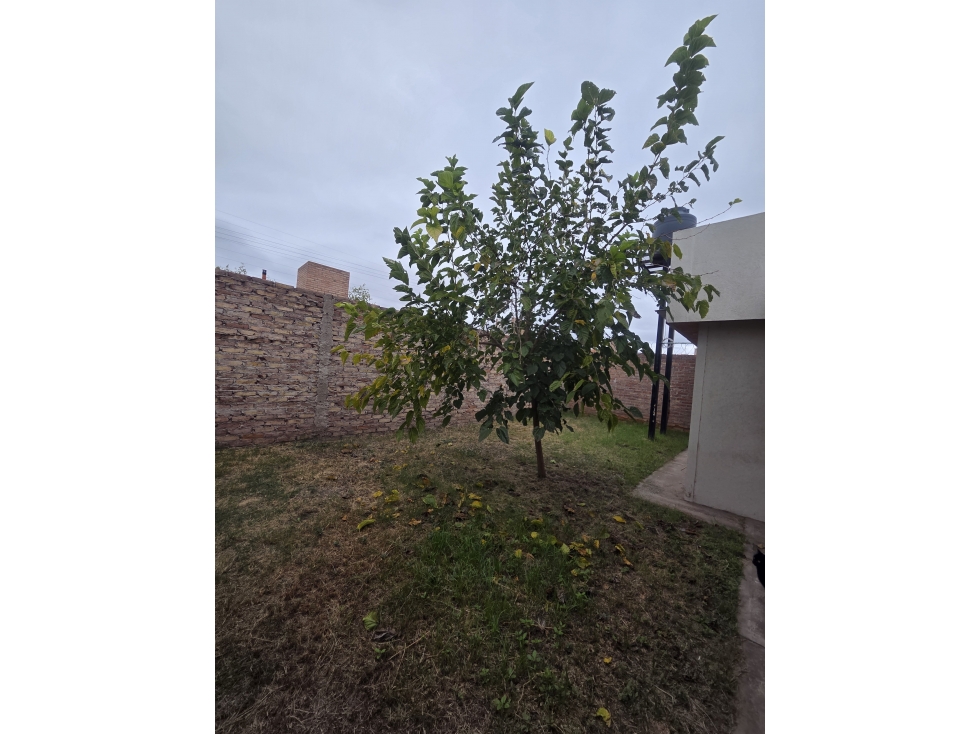 VENTA . CASA . 3 DORMITORIOS .NATANIA 23 GUAYMALLEN MZA - 5