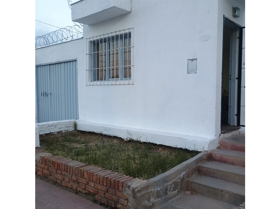 ALQUILER - CASA - 3 DORMITORIOS - BARRIO VANDOR-GODOY CRUZ - 1