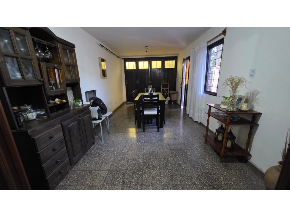 CASA EN VENTA en Carrodilla -Barrio Los Olivos - Lujan - 4