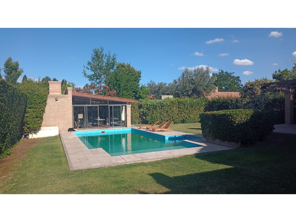Venta-Hermosa Casa-Pileta-Jardín-Chacras de Coria-1000m2 - 4