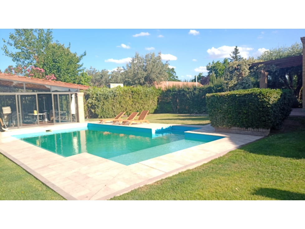 Venta-Hermosa Casa-Pileta-Jardín-Chacras de Coria-1000m2 - 3