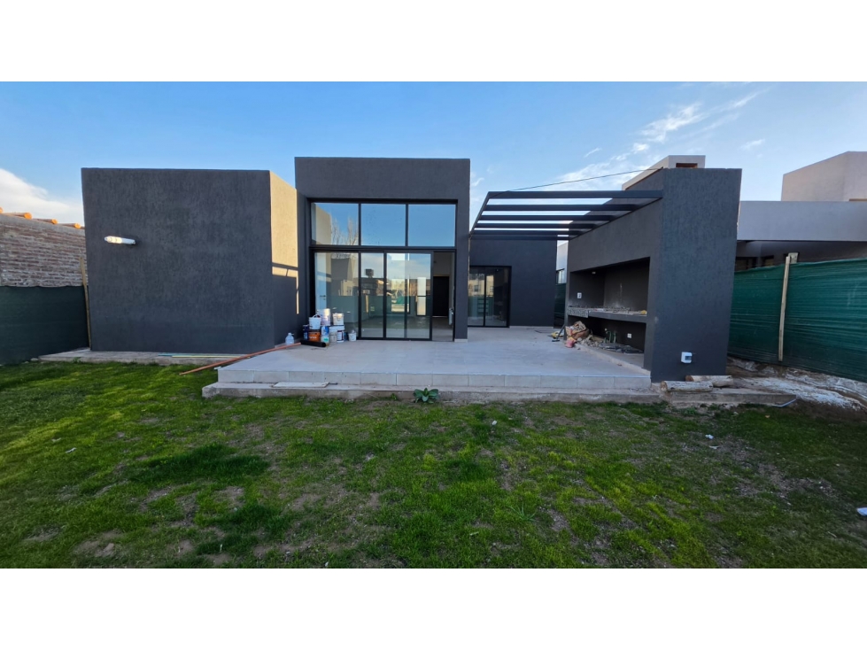 CASA EN ALQUILER - BARRIO PRIVADO PUEBLO MALBEC - 1