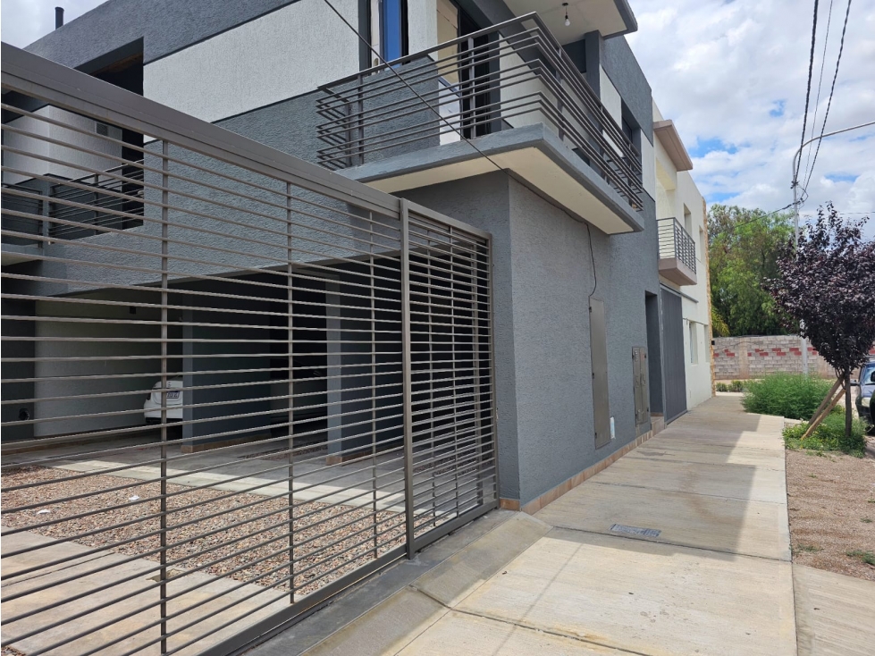 VENTA · DEPTO PB · 2 DORM · CUAYMALLEN · B. PRIVADO · R. VENETO - 2