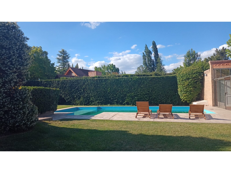 Venta-Hermosa Casa-Pileta-Jardín-Chacras de Coria-1000m2 - 6
