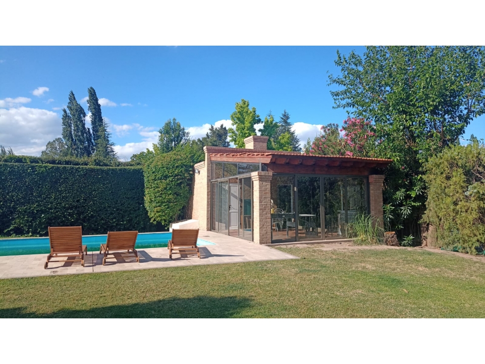 Venta-Hermosa Casa-Pileta-Jardín-Chacras de Coria-1000m2 - 5