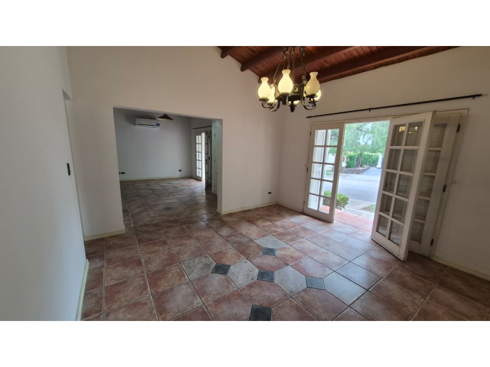 Casa Alquiler 3 Dormitorios Con Piscina y Jardín Barrio Dalvian — foto 3