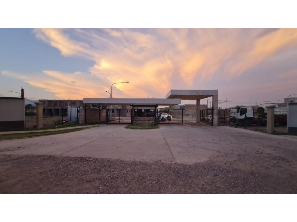 VENTA · DEPTO PB · 2 DORM · CUAYMALLEN · B. PRIVADO · R. VENETO - 5