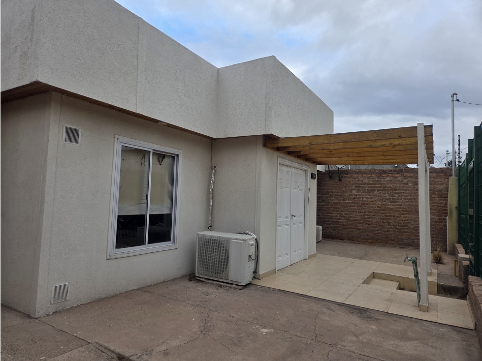 VENTA . CASA . 3 DORMITORIOS .NATANIA 23 GUAYMALLEN MZA - 2