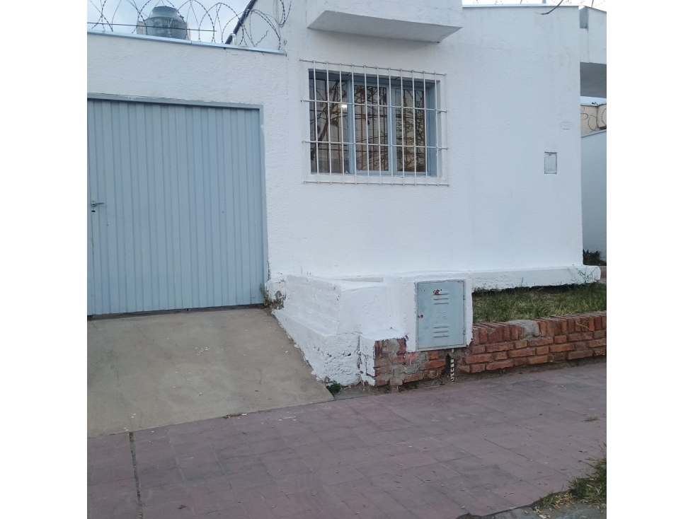 ALQUILER - CASA - 3 DORMITORIOS - BARRIO VANDOR-GODOY CRUZ - 2