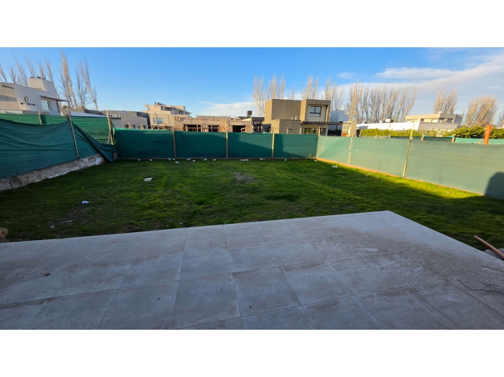 CASA EN ALQUILER - BARRIO PRIVADO PUEBLO MALBEC - 2
