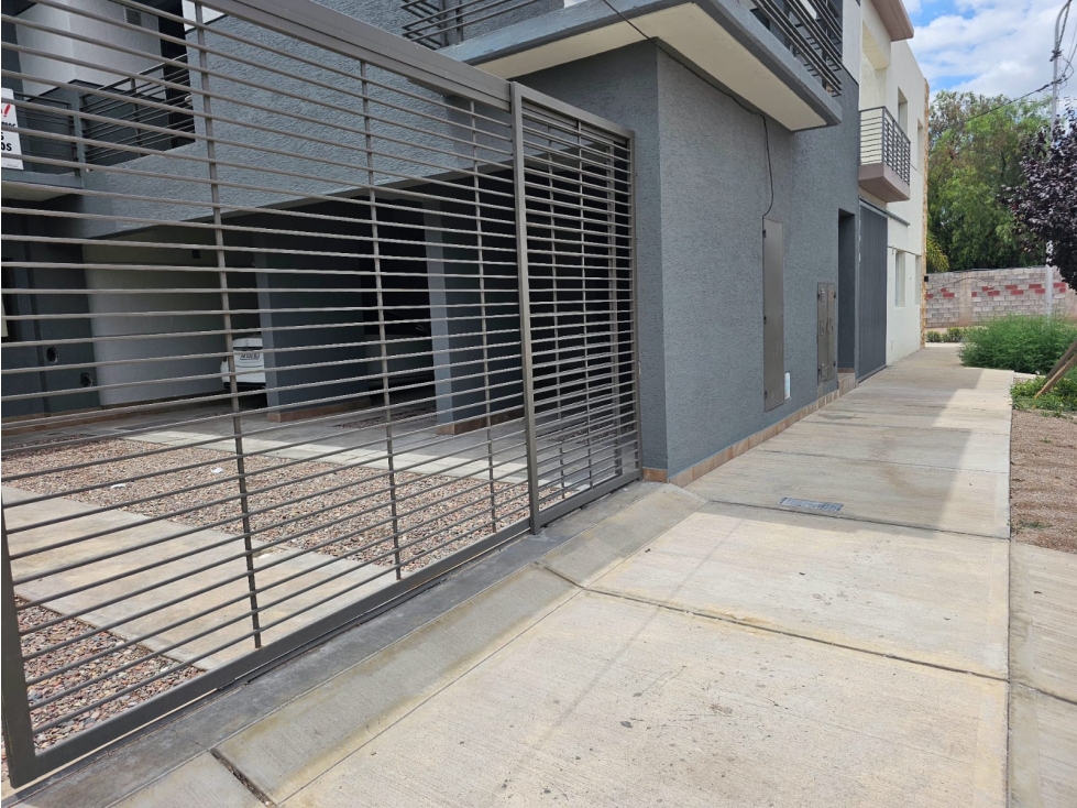 VENTA · DEPTO PB · 2 DORM · CUAYMALLEN · B. PRIVADO · R. VENETO - 4
