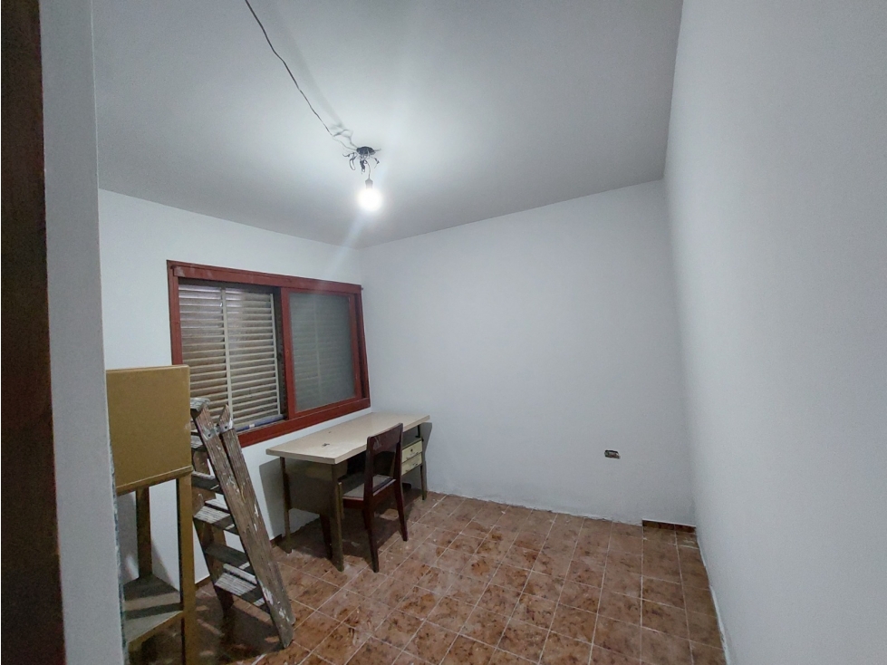 VENTA CASA - GALPON + LOCAL COMERCIAL - 4