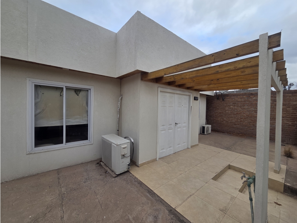 VENTA . CASA . 3 DORMITORIOS .NATANIA 23 GUAYMALLEN MZA - 1