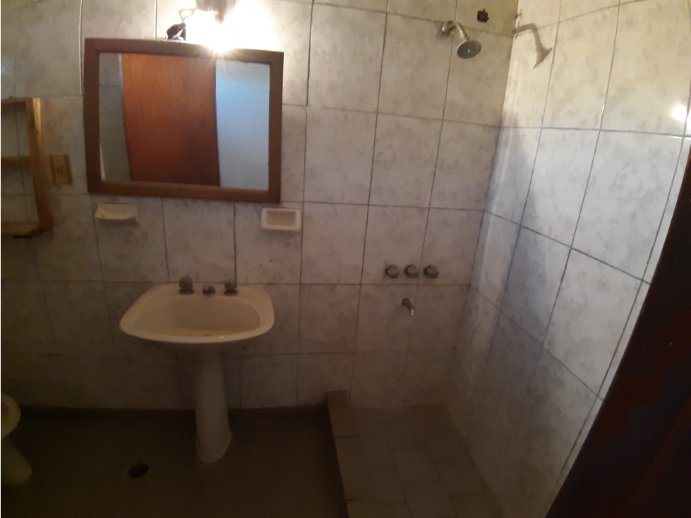 VENTA CASA - GALPON + LOCAL COMERCIAL - 5