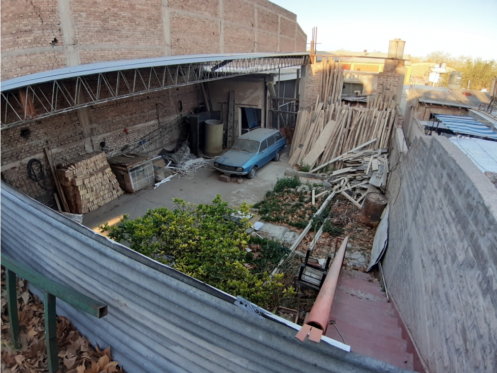 VENTA CASA - GALPON + LOCAL COMERCIAL - 6