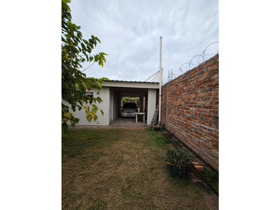 VENTA . CASA . 3 DORMITORIOS .NATANIA 23 GUAYMALLEN MZA - 6