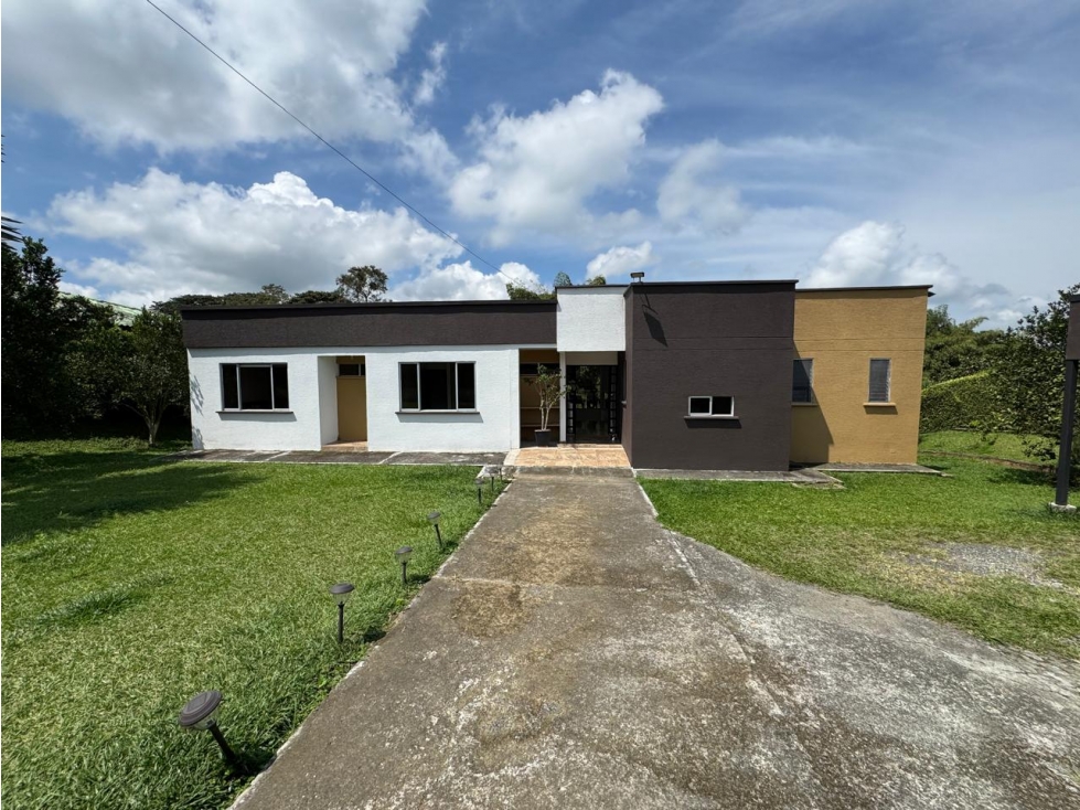 CASA CAMPESTRE EN VENTA - COMBIA