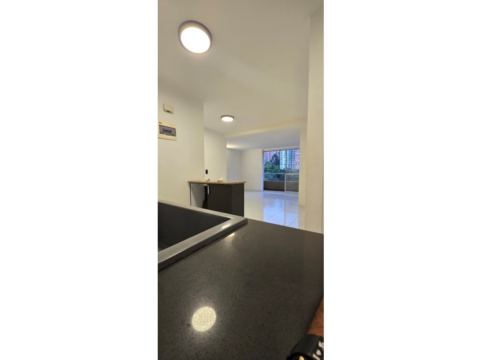 Apartamento remodelado en Venta, Loma de los Bernal en Medellín — foto 2