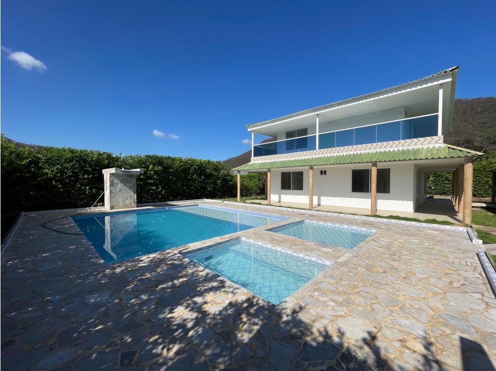 Venta de casa estilo campestre en Bahía Concha
