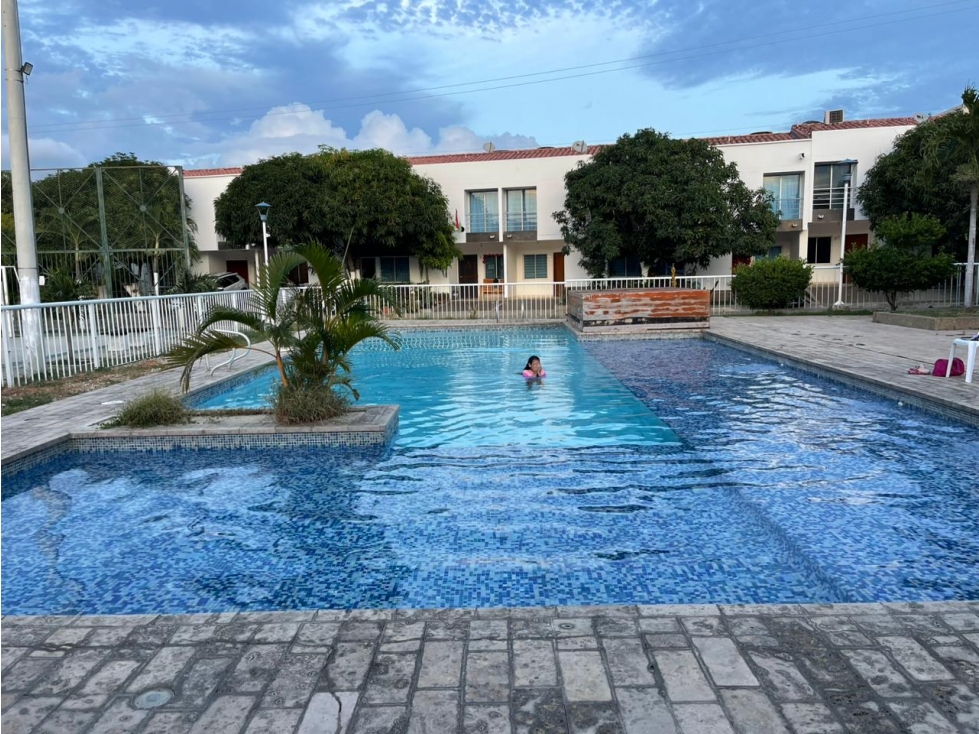 Venta de Casa Esquinera en Conjunto Cerrado con Piscina -Santa Marta
