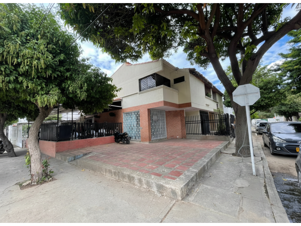 Venta de casa esquinera con 2 locales comerciales Jardín Santa Marta