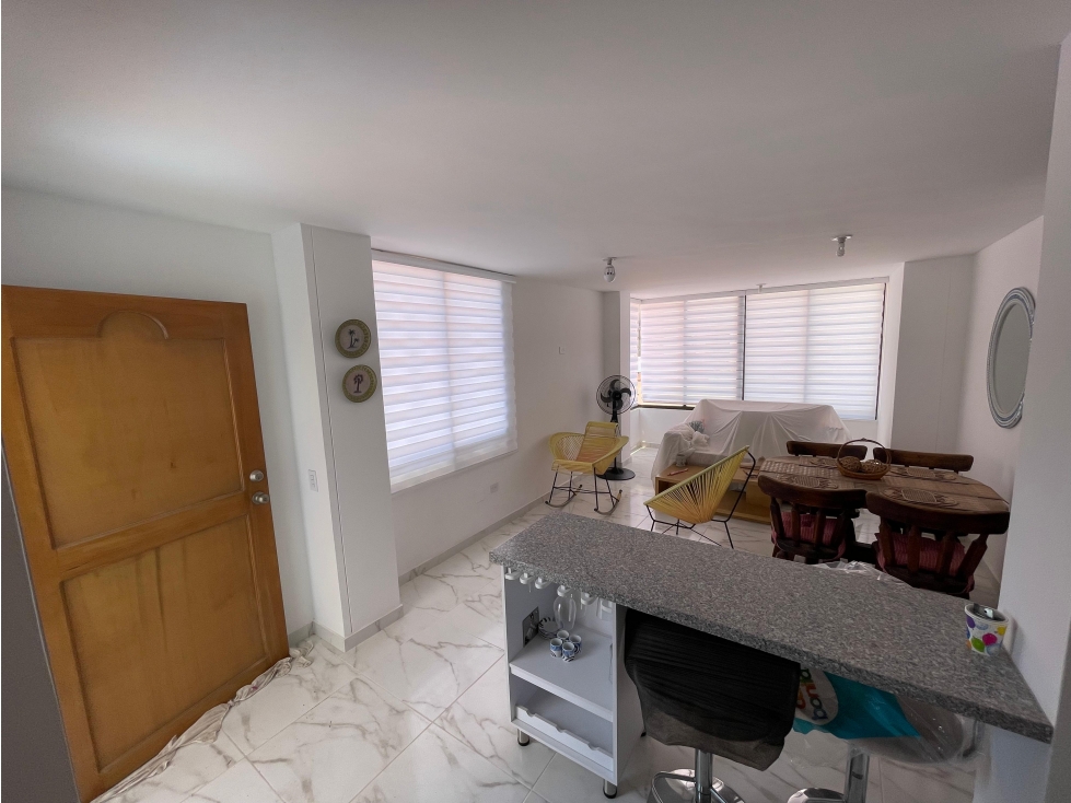 Venta de Apartamento Remodelado a 2 Cuadras del Mar | Rodadero Sur — foto 2