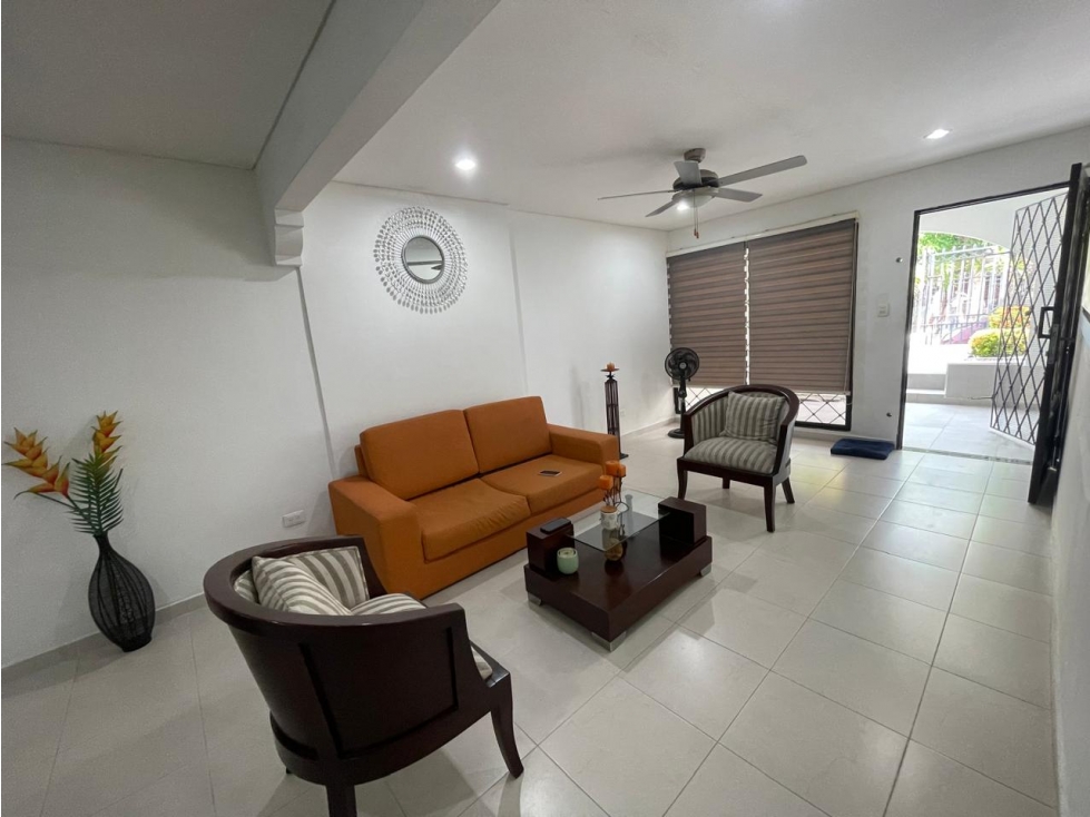 Venta de Casa de 1 Piso con Amplios Espacios / Barrio Jardín — foto 3