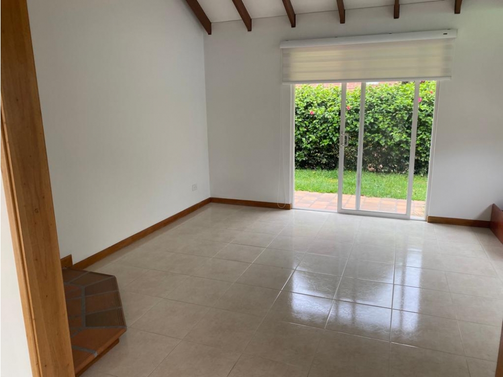 VENTA CASA EN LA ALHAMBRA, MANIZALES CONJUNTO CERRADO — foto 2