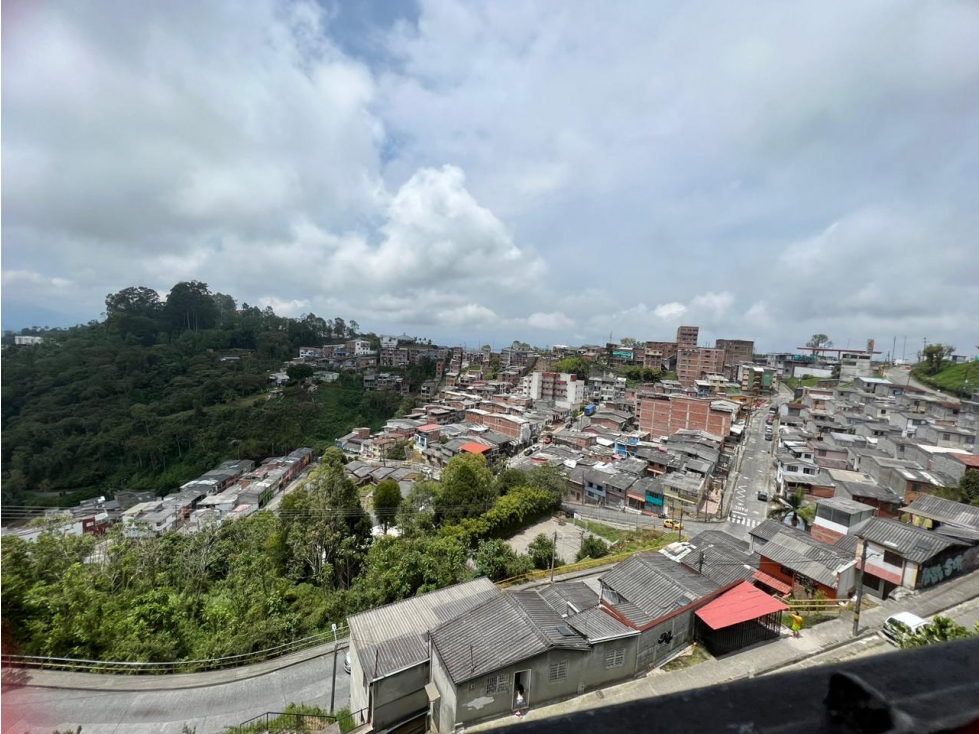 VENTA DE CASA CON RENTA EN EL BOSQUE MANIZALES 365m² | CASA EN VENTA
