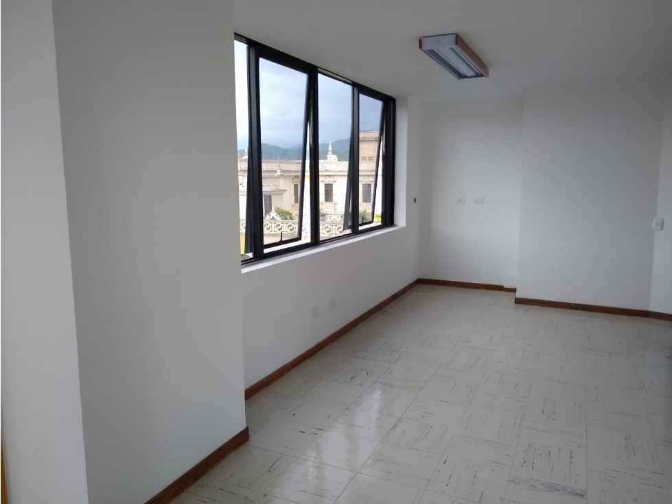 OFICINA EN ARRIENDO EN EL CENTRO DE MANIZALES | ARRIENDOS MANIZALES — foto 2