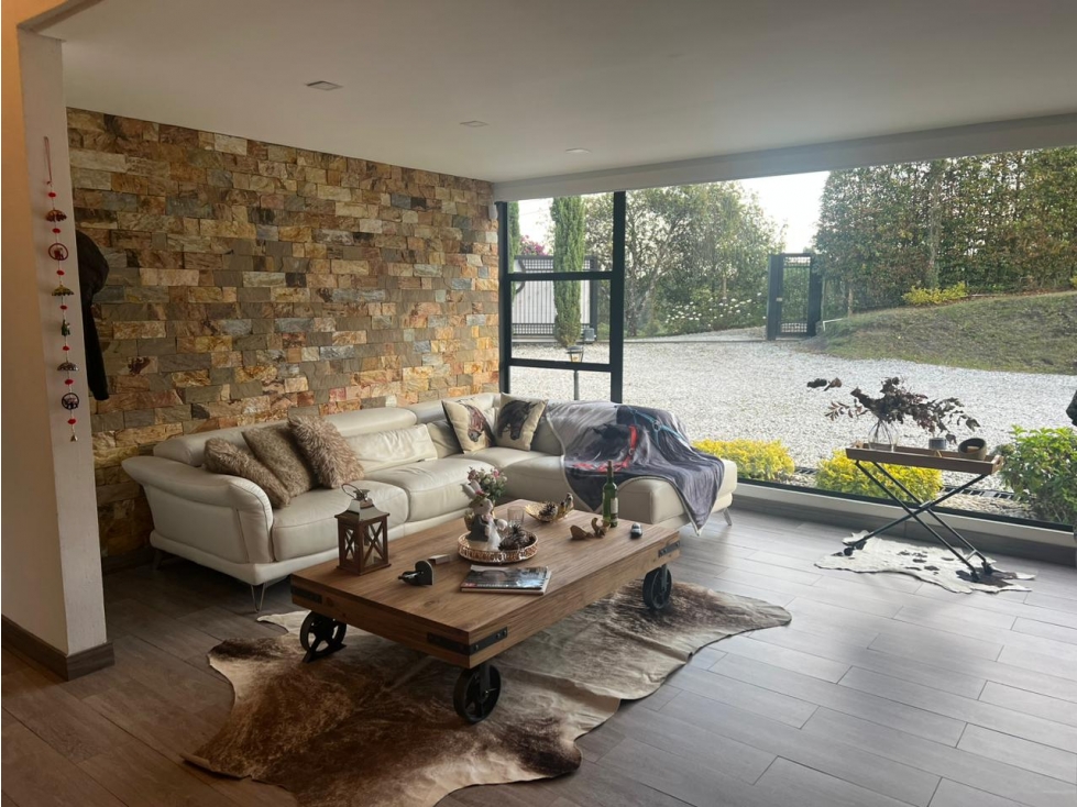 Arrendamiento de casa amoblada con zona verde - Llanogrande - 1