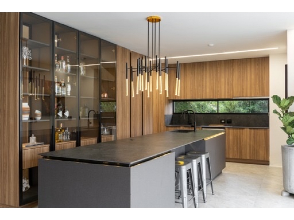 Espectacular Casa Amoblada para la venta y Arriendo en Los Balsos