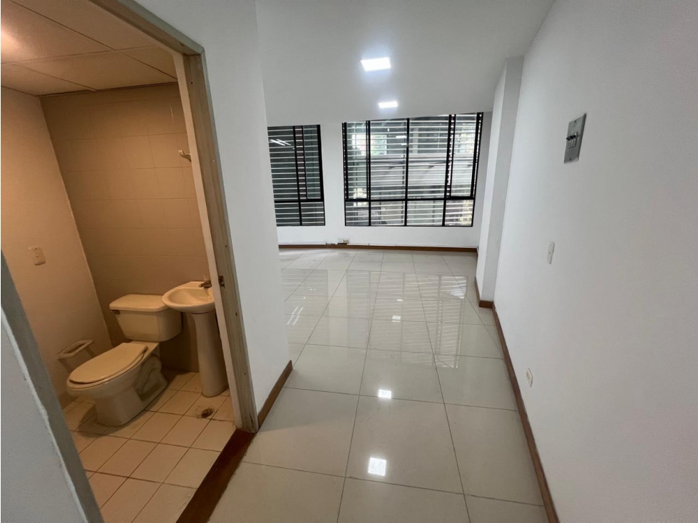 Local en Arriendo Milla de Oro Medellín — foto 3