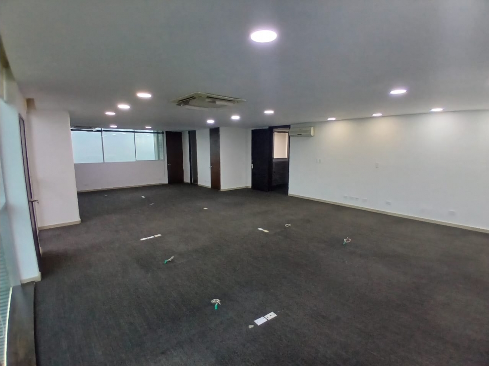 Oficina en Arriendo Los Balsos Medellín — foto 2