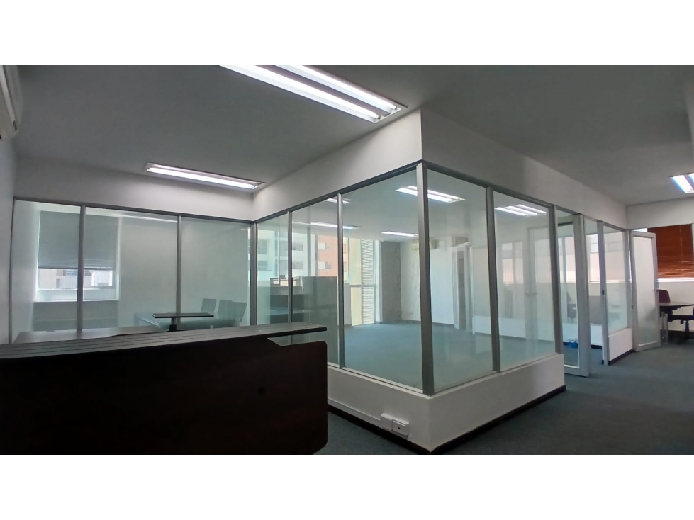 Oficina en Arriendo Los Balsos Medellín — foto 2